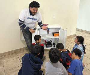 Luis showing a group of kids an Xplorlabs activity